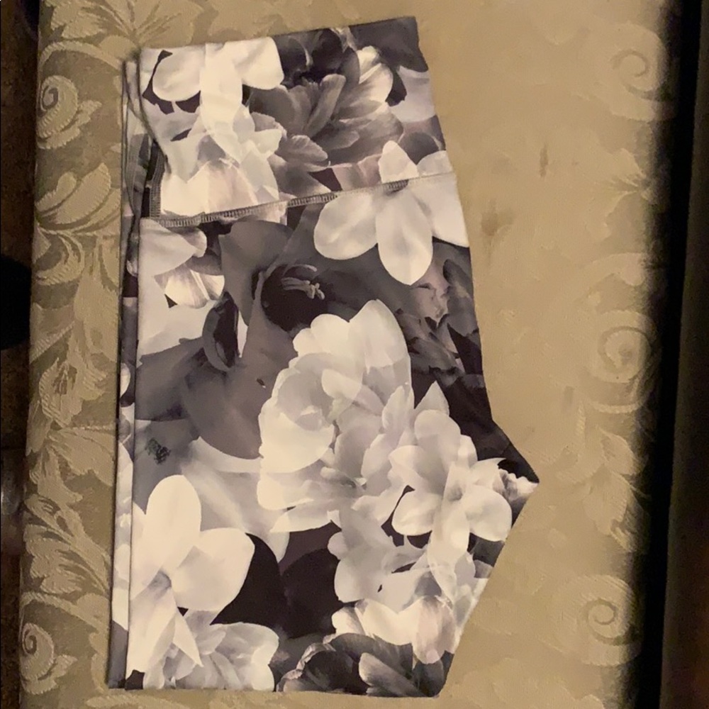 Women’s gray floral old navy leggings